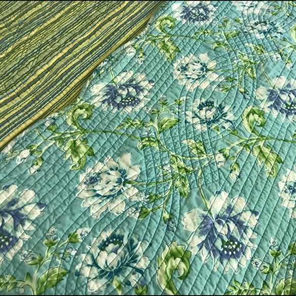 April Cornell Other - Quilted Bedspread - Queen